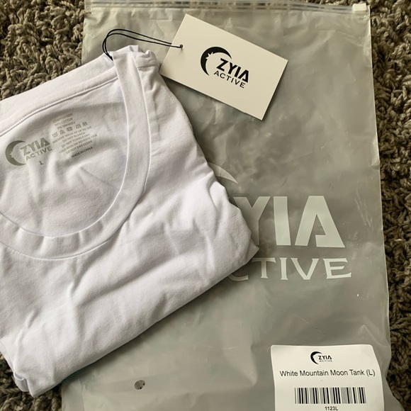 Zyia Mountain Tank - Picture 3 of 3